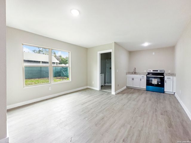 1606 W Wildwood, San Antonio, TX 78201