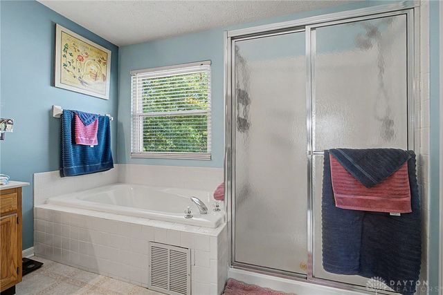 5829 Cedarwood Court, Maineville, OH 45039