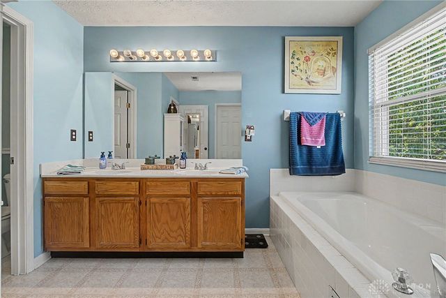 5829 Cedarwood Court, Maineville, OH 45039