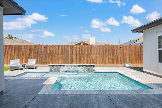 14845 Quarterdeck Dr, Corpus Christi, TX 78418