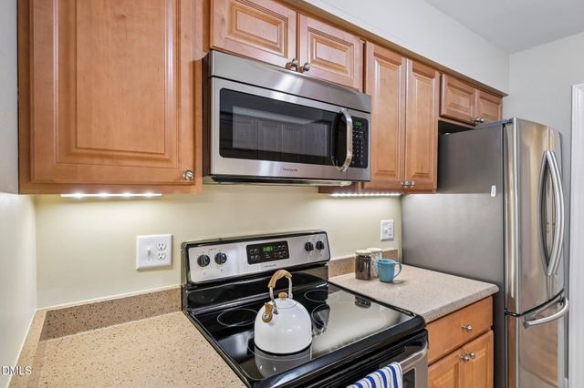 101 White Oak Way, Chapel Hill, NC 27514