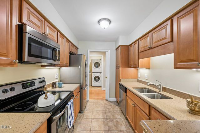 101 White Oak Way, Chapel Hill, NC 27514