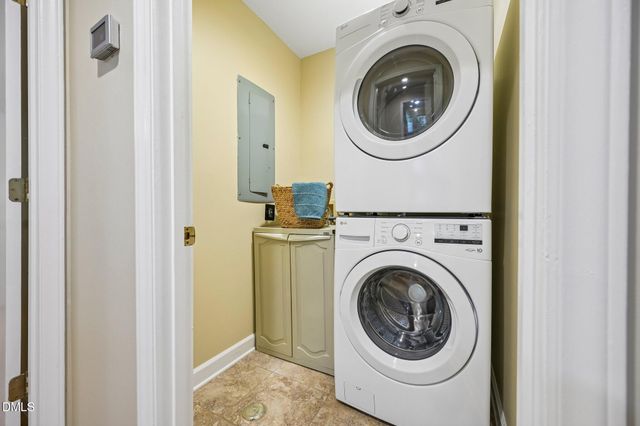 101 White Oak Way, Chapel Hill, NC 27514