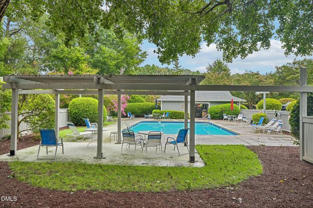 101 White Oak Way, Chapel Hill, NC 27514