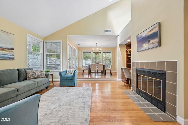 101 White Oak Way, Chapel Hill, NC 27514