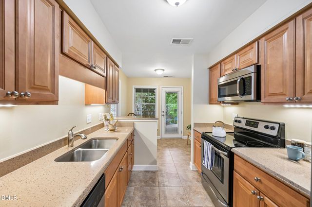 101 White Oak Way, Chapel Hill, NC 27514