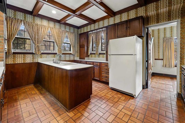 187 E DIVISION STREET, Fond Du Lac, WI 54935