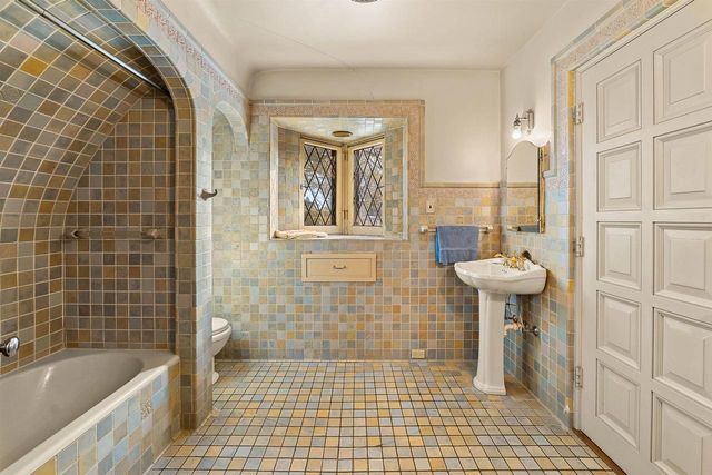 187 E DIVISION STREET, Fond Du Lac, WI 54935