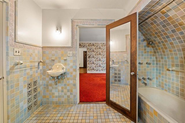 187 E DIVISION STREET, Fond Du Lac, WI 54935