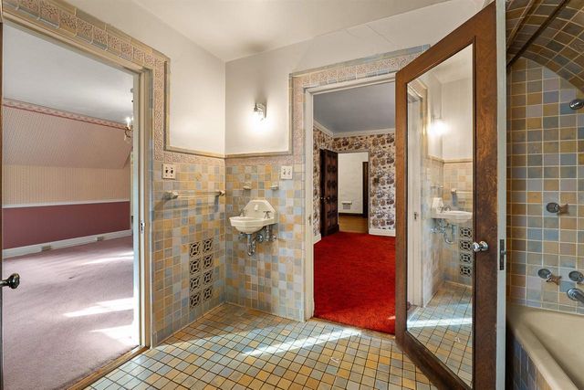 187 E DIVISION STREET, Fond Du Lac, WI 54935