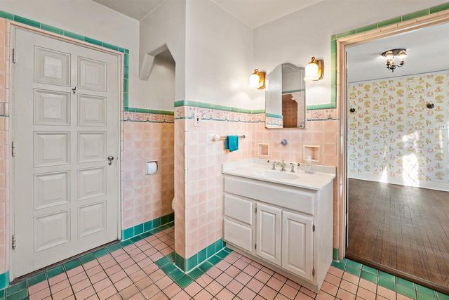 187 E DIVISION STREET, Fond Du Lac, WI 54935