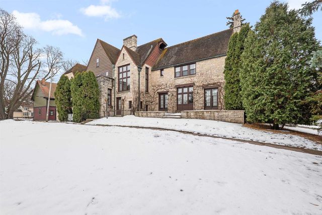 187 E DIVISION STREET, Fond Du Lac, WI 54935