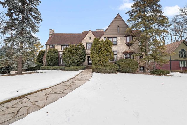 187 E DIVISION STREET, Fond Du Lac, WI 54935