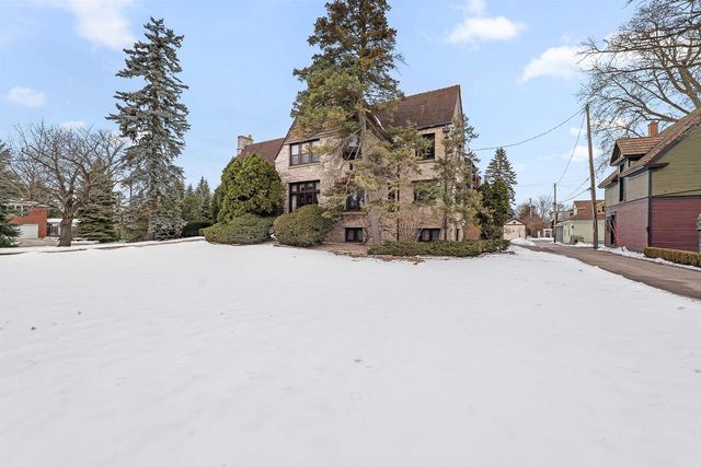 187 E DIVISION STREET, Fond Du Lac, WI 54935