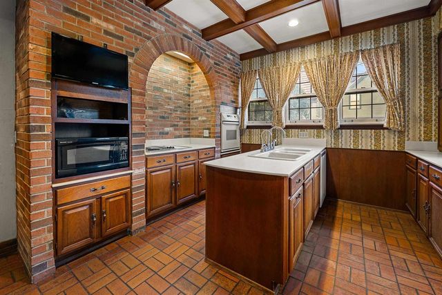 187 E DIVISION STREET, Fond Du Lac, WI 54935