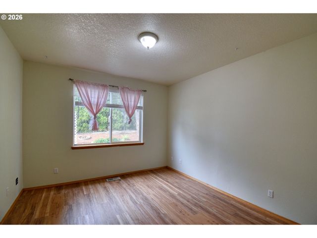15315 Se OGDEN Dr, Portland, OR 97236
