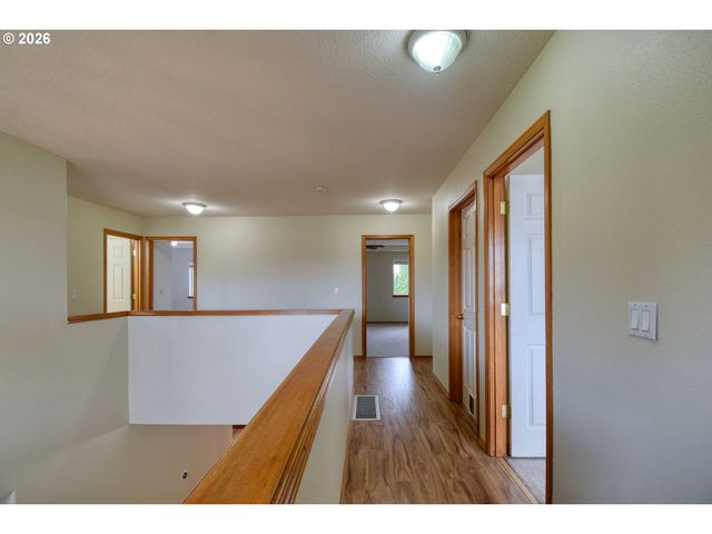 15315 Se OGDEN Dr, Portland, OR 97236
