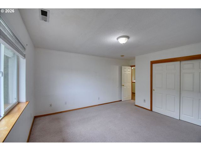 15315 Se OGDEN Dr, Portland, OR 97236