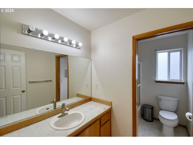 15315 Se OGDEN Dr, Portland, OR 97236