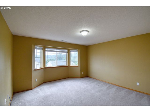 15315 Se OGDEN Dr, Portland, OR 97236