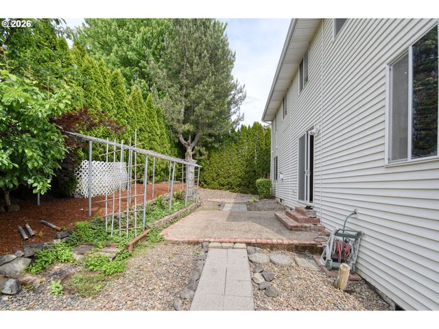 15315 Se OGDEN Dr, Portland, OR 97236