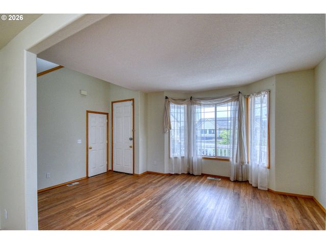 15315 Se OGDEN Dr, Portland, OR 97236