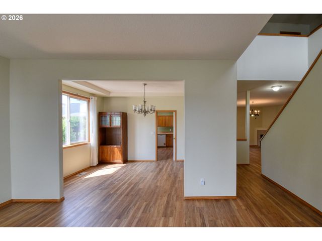 15315 Se OGDEN Dr, Portland, OR 97236