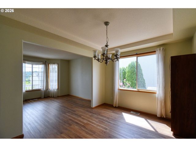 15315 Se OGDEN Dr, Portland, OR 97236