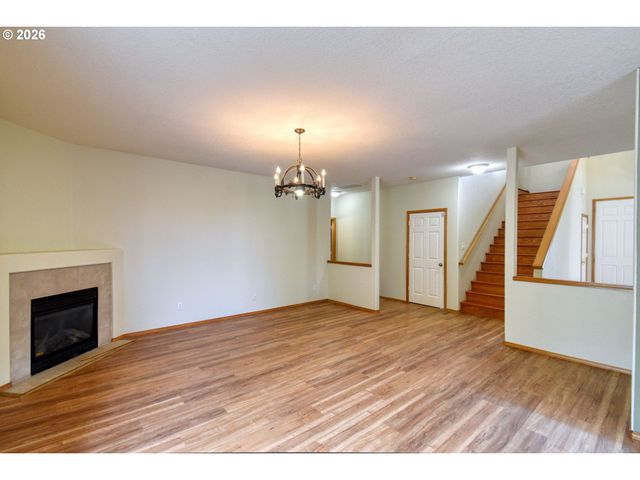 15315 Se OGDEN Dr, Portland, OR 97236