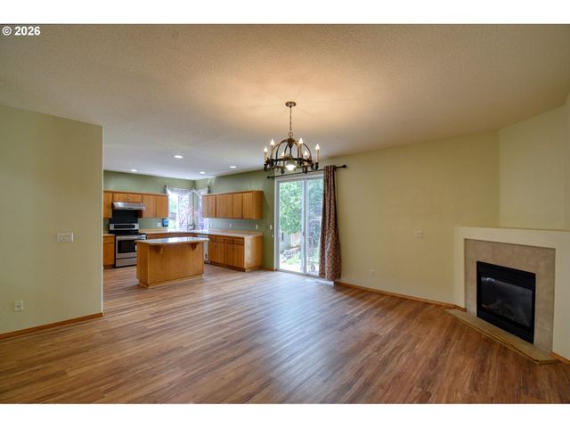 15315 Se OGDEN Dr, Portland, OR 97236