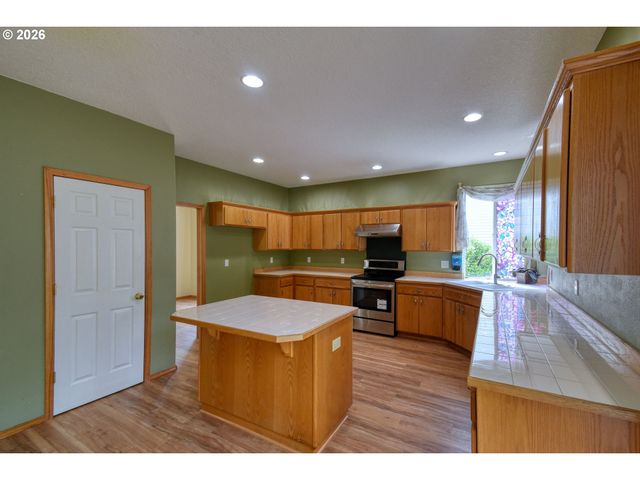 15315 Se OGDEN Dr, Portland, OR 97236