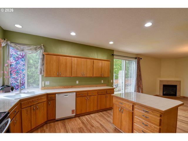 15315 Se OGDEN Dr, Portland, OR 97236