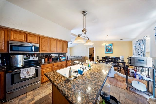 2700 East Dandelion Street, Pahrump, NV 89048