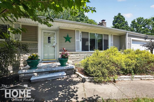 1208 Harding Avenue, Owosso, MI 48867