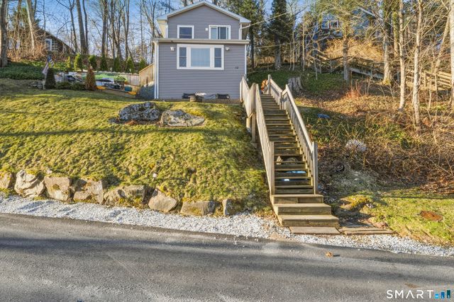 12 Bankside Trail, Newtown, CT 06482