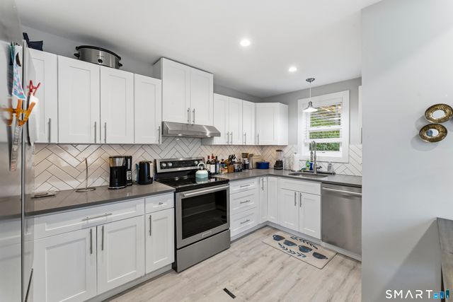 12 Bankside Trail, Newtown, CT 06482