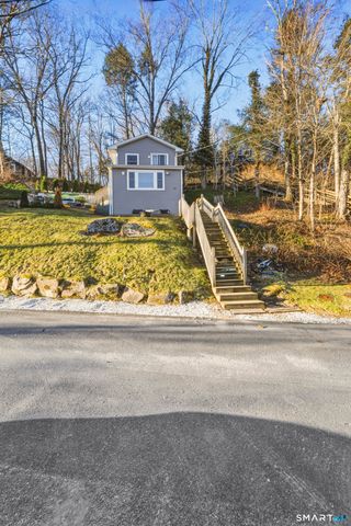 12 Bankside Trail, Newtown, CT 06482
