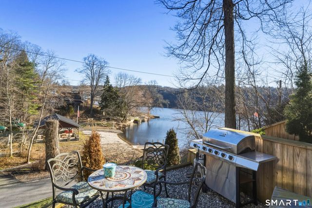 12 Bankside Trail, Newtown, CT 06482