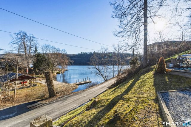 12 Bankside Trail, Newtown, CT 06482