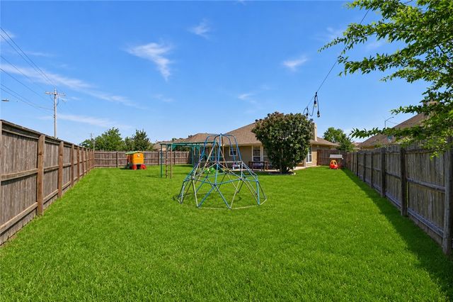 937 Crested Point Drive, College Station, TX 77845