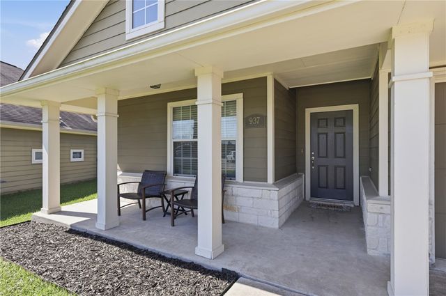 937 Crested Point Drive, College Station, TX 77845