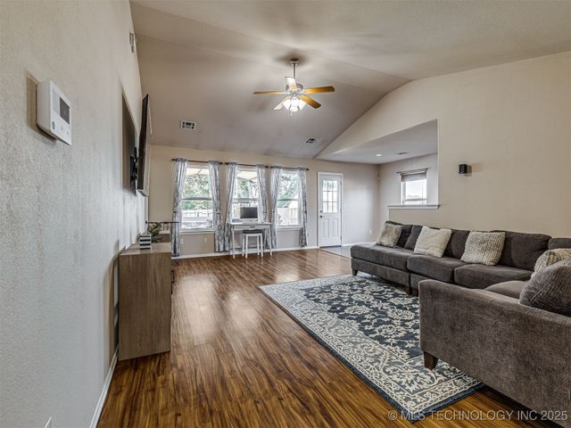 27107 E 123rd Street, Coweta, OK 74429