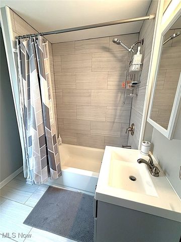 1566 Winchester Avenue, Lakewood, OH 44107