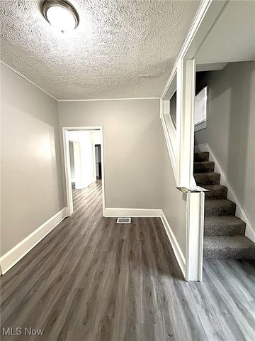 1566 Winchester Avenue, Lakewood, OH 44107