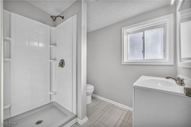 1566 Winchester Avenue, Lakewood, OH 44107