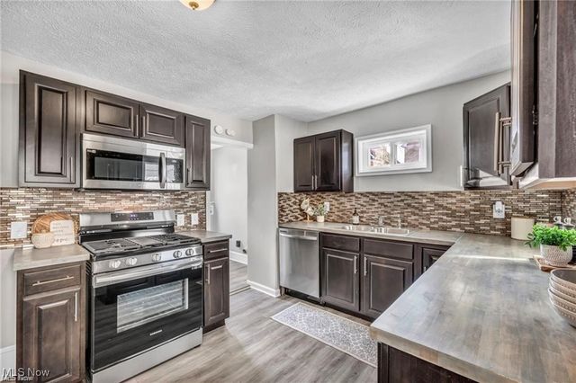 1566 Winchester Avenue, Lakewood, OH 44107