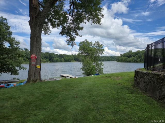 731 Panorama Drive, Mohegan Lake, NY 10547
