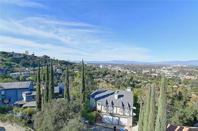 3952 Oakfield Drive, Sherman Oaks, CA 91423