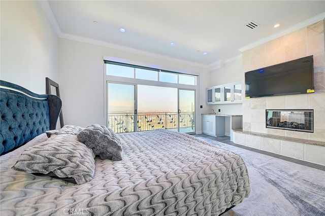 3952 Oakfield Drive, Sherman Oaks, CA 91423