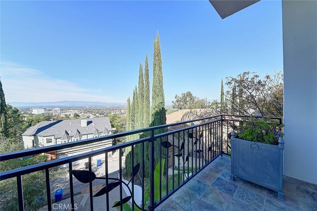 3952 Oakfield Drive, Sherman Oaks, CA 91423